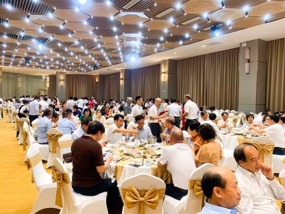 Số khách mời đến tiệc tri ân của ông Ninh Văn Chủ có nguyên lãnh đạo tỉnh và giám đốc các Cty đối tác quan trọng của CDC Quảng Ninh.