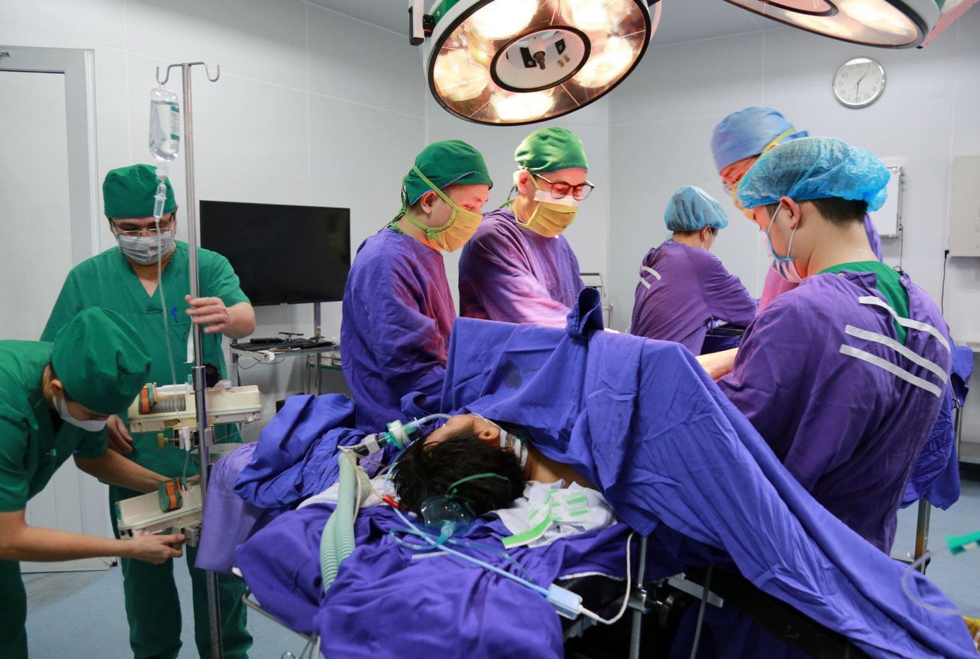 Bệnh viện Đa khoa tỉnh Quảng Ninh đã kích hoạt quy trình “báo động đỏ” cứu sống bệnh nhân trong tình trạng nguy kịch. Bệnh viện Đa khoa tỉnh Quảng Ninh đã kích hoạt quy trình “báo động đỏ” cứu sống bệnh nhân trong tình trạng nguy kịch.