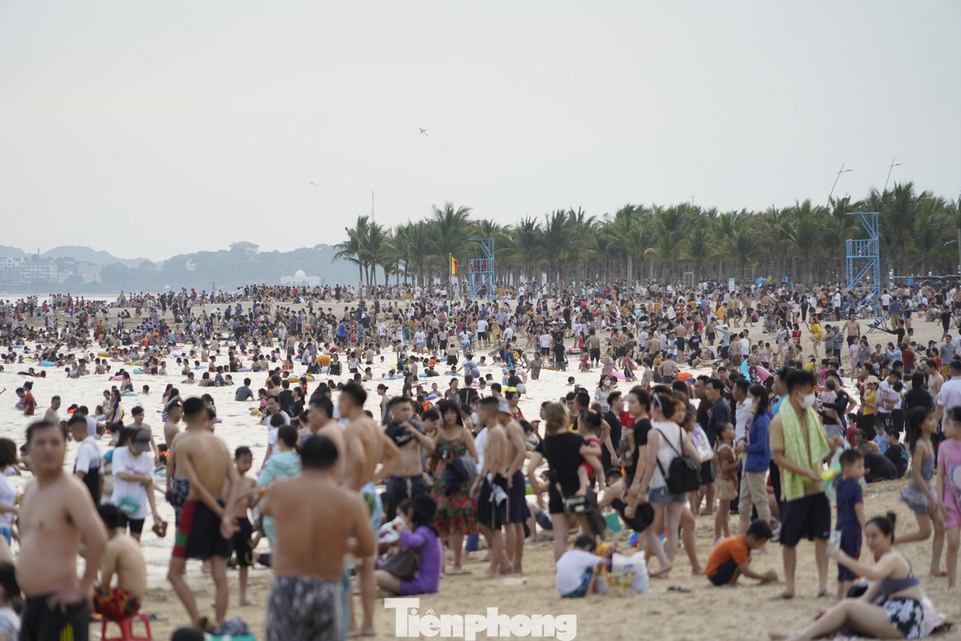 Được biết, chỉ trong ngày đầu tiên nghỉ lễ, Quảng Ninh đã đón hơn 120.000 lượt khách.