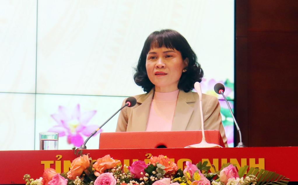 Bà Nguyễn Thị Vinh, Ủy viên Ban Chấp hành Đảng bộ tỉnh, Bí thư Đảng ủy Khối các cơ quan tỉnh Quảng Ninh.