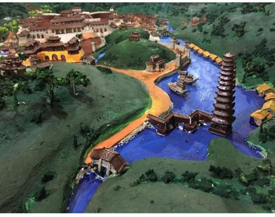 Dự án Trường quay phim cổ trang Việt Nam, nằm trong Khu di tích và rừng quốc gia Yên Tử, từng được kỳ vọng sẽ là phim trường cổ trang chuyên nghiệp, hiện đại đầu tiên, lớn nhất tại Việt Nam.