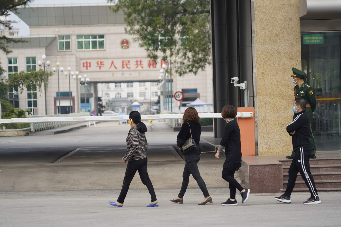 Người nhập cảnh vào Trung Quốc phải có kết quả xét nghiệm RT-PCR âm tính trong vòng 48 tiếng.