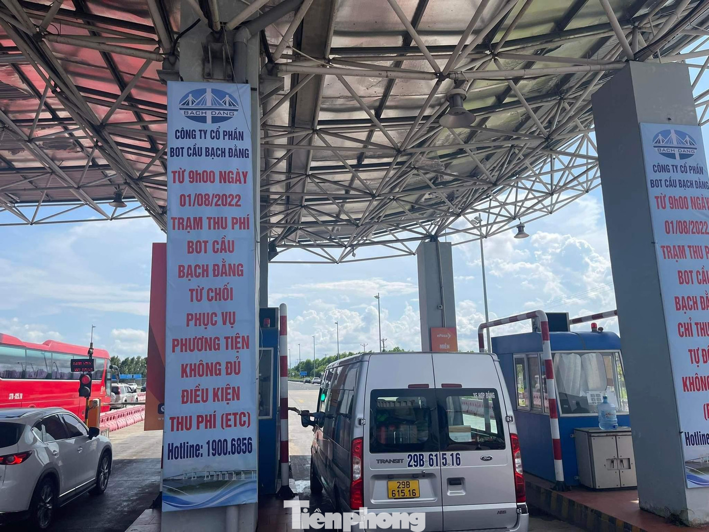 Theo đó, từ 0 giờ ngày 1/8, Quảng Ninh sẽ thực hiện thu phí toàn bộ theo hình thức điện tử không dừng tại trạm thu phí BOT cầu Bạch Đằng và các trạm thu phí trên tuyến cao tốc Hạ Long-Vân Đồn.