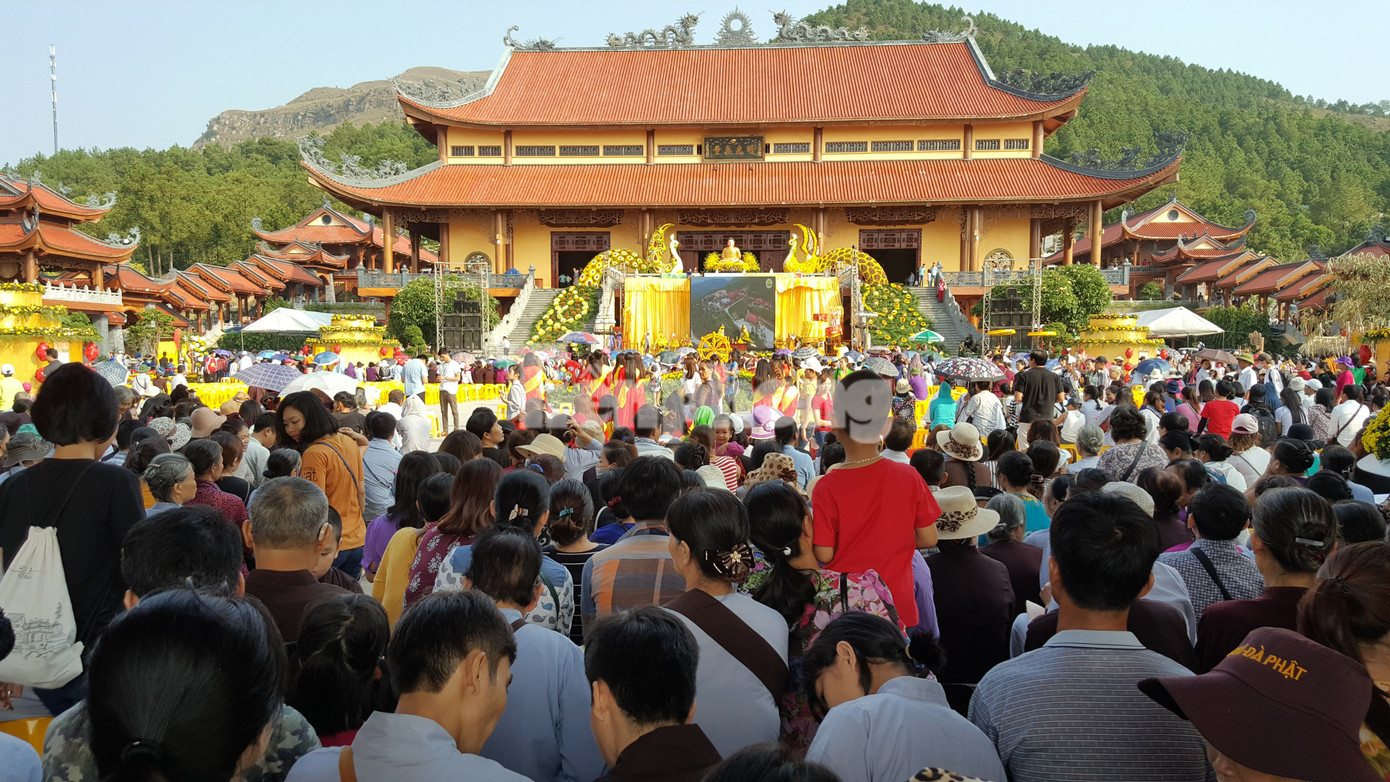 Yêu cầu chùa Ba Vàng báo cáo bổ sung công tác quản lý tiền công đức. Ảnh: Hoàng Dương.