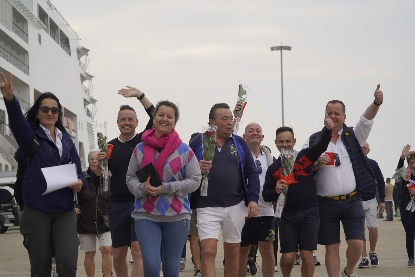 Gia đình người Mỹ mừng rỡ khi lần đầu tiên được nhận lì xì mừng tuổi trong dịp Tết Nguyên đán