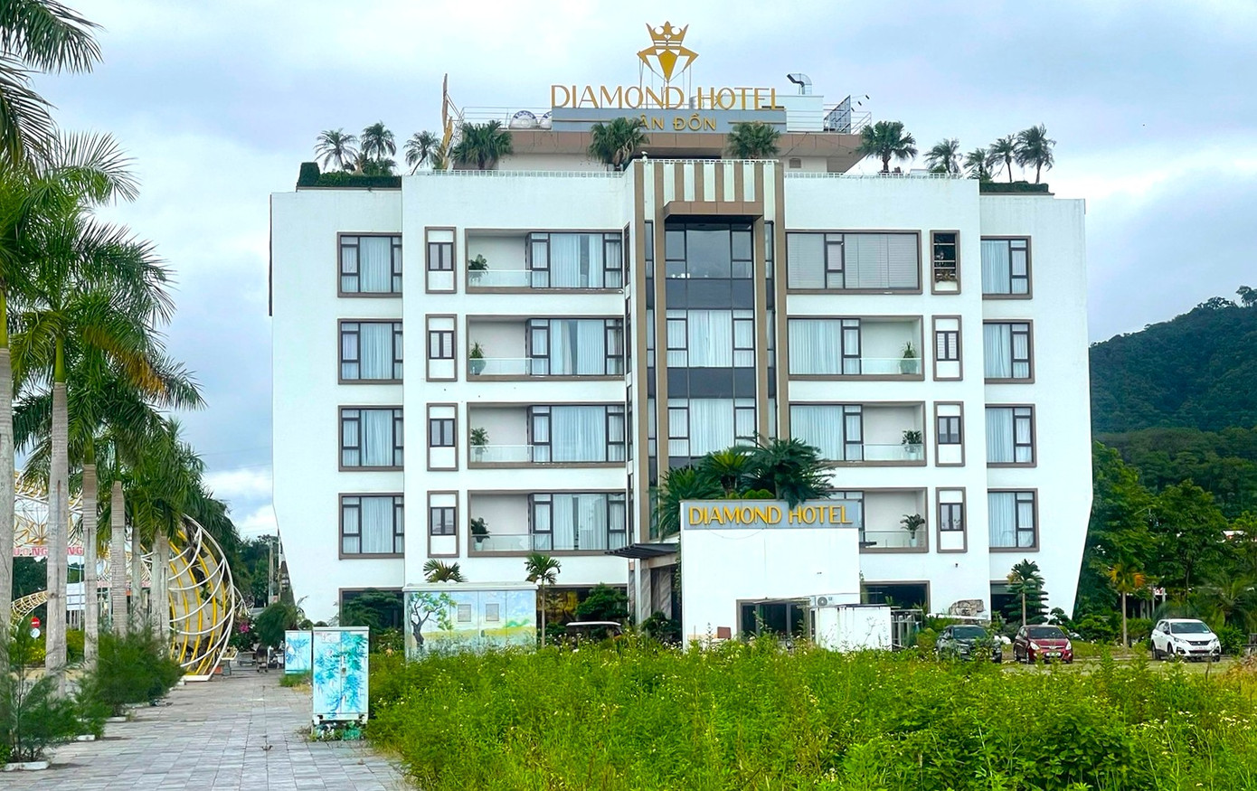 Phạt 90 triệu đồng khách sạn "tự phong" 4 sao hoạt động trái phép.