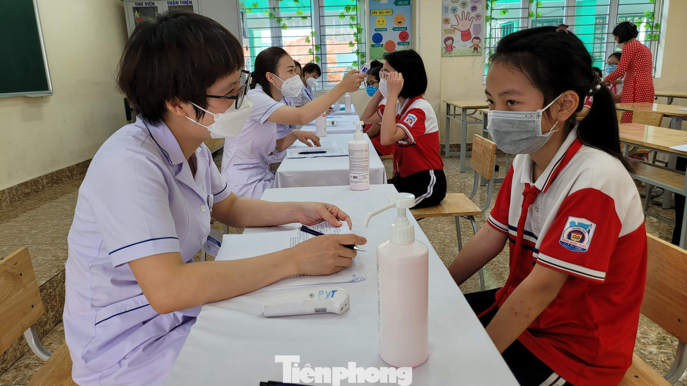 Liều tiêm cho trẻ từ 6 đến dưới 12 tuổi là 0,25ml, bằng 1/2 liều cơ bản của người lớn, giống như tiêm vắc cho người lớn liều nhắc lại.