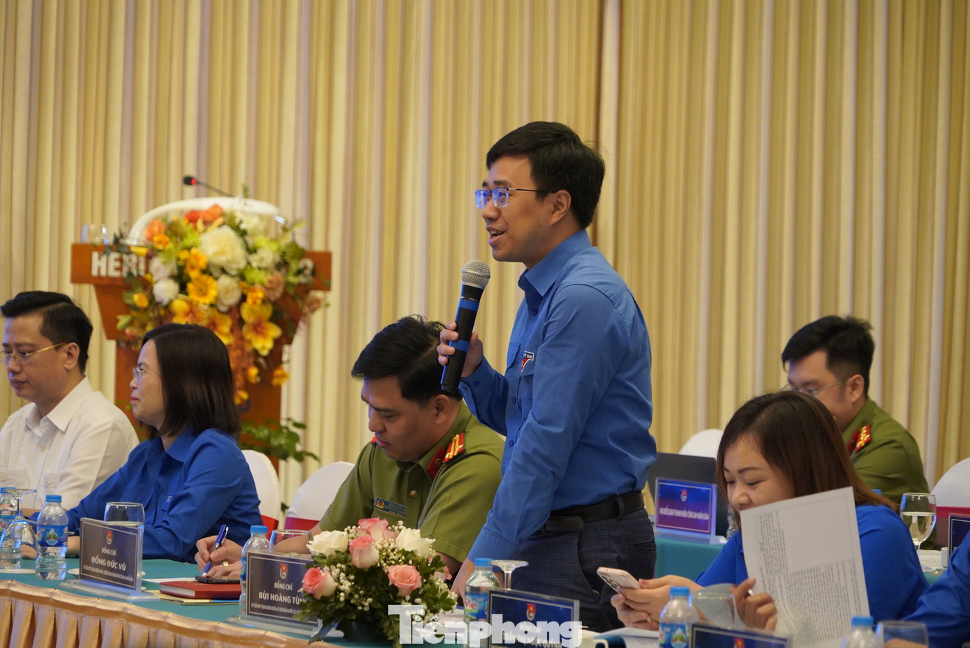 Các đại biểu đã trao đổi, thảo luận sâu về kết quả công tác Đoàn, phong trào thanh niên của tuổi trẻ. Các đại biểu đã trao đổi, thảo luận sâu về kết quả công tác Đoàn, phong trào thanh niên của tuổi trẻ.