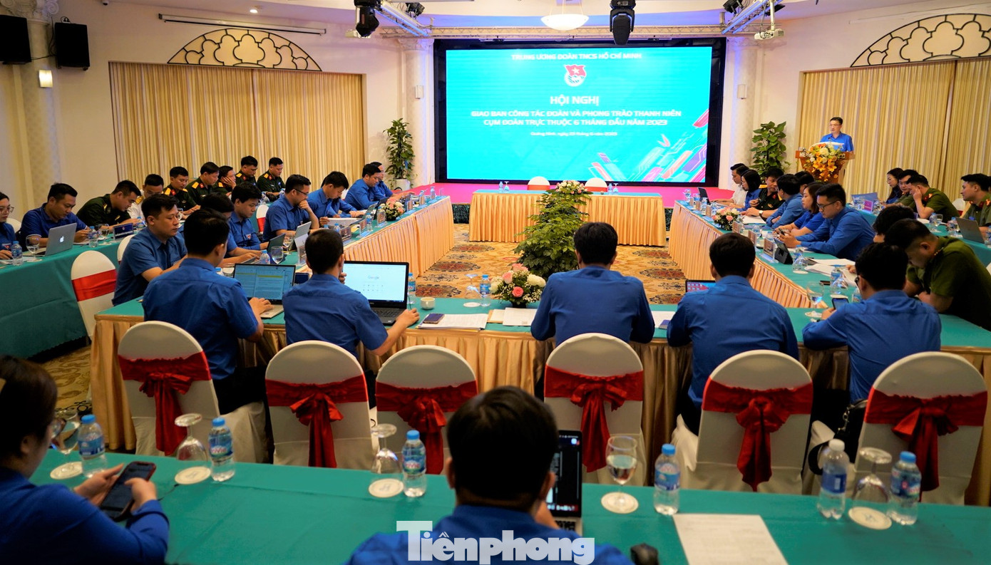 Giao ban công tác Đoàn và phong trào thanh thiếu nhi Cụm Đoàn trực thuộc Trung ương Đoàn. Giao ban công tác Đoàn và phong trào thanh thiếu nhi Cụm Đoàn trực thuộc Trung ương Đoàn.