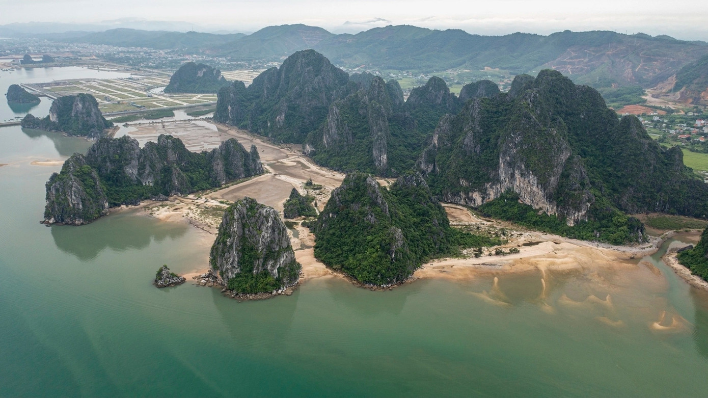 Khu vực thực hiện siêu dự án 1 tỷ USD ở Vân Đồn. Khu vực thực hiện siêu dự án 1 tỷ USD ở Vân Đồn.