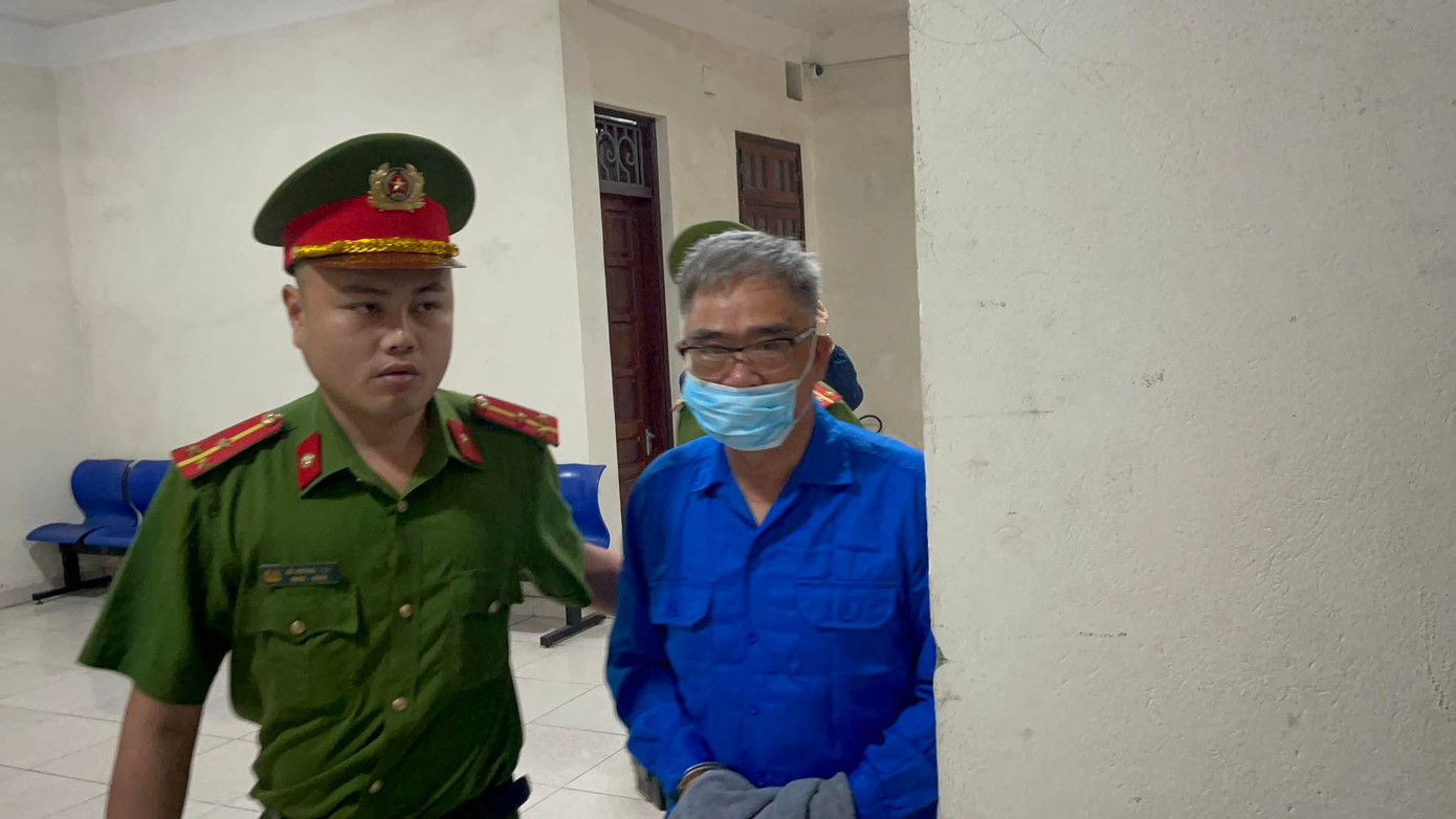 Ông Ca bị buộc tội lừa đảo chiếm đoạt tài sản Ông Ca bị buộc tội lừa đảo chiếm đoạt tài sản