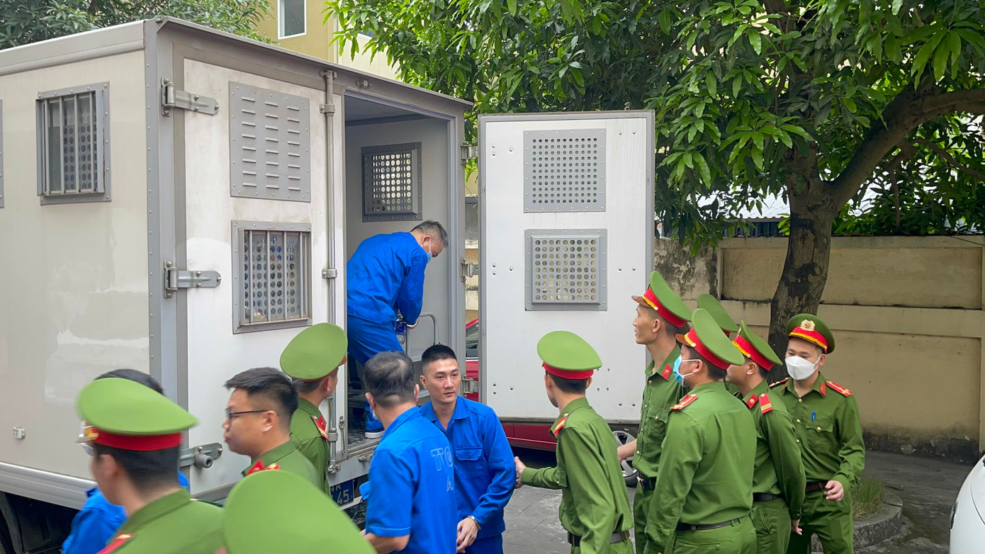 Các bị cáo khác vụ án cũng được dẫn giải đến tòa. Các bị cáo khác vụ án cũng được dẫn giải đến tòa.