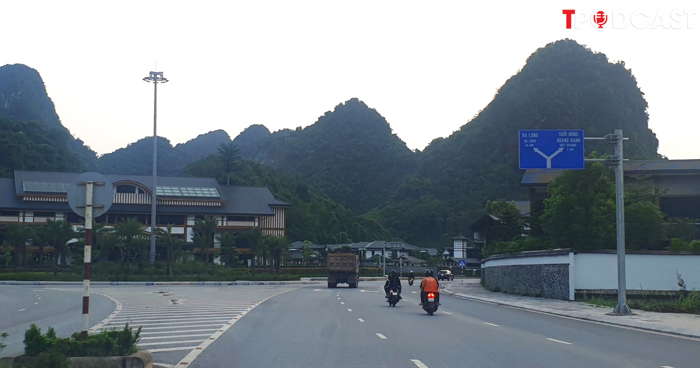 Xe hổ vồ quá tải vận chuyển vật liệu xây dựng lưu thông trên tuyến đường bao biển đẹp nhất Việt Nam.