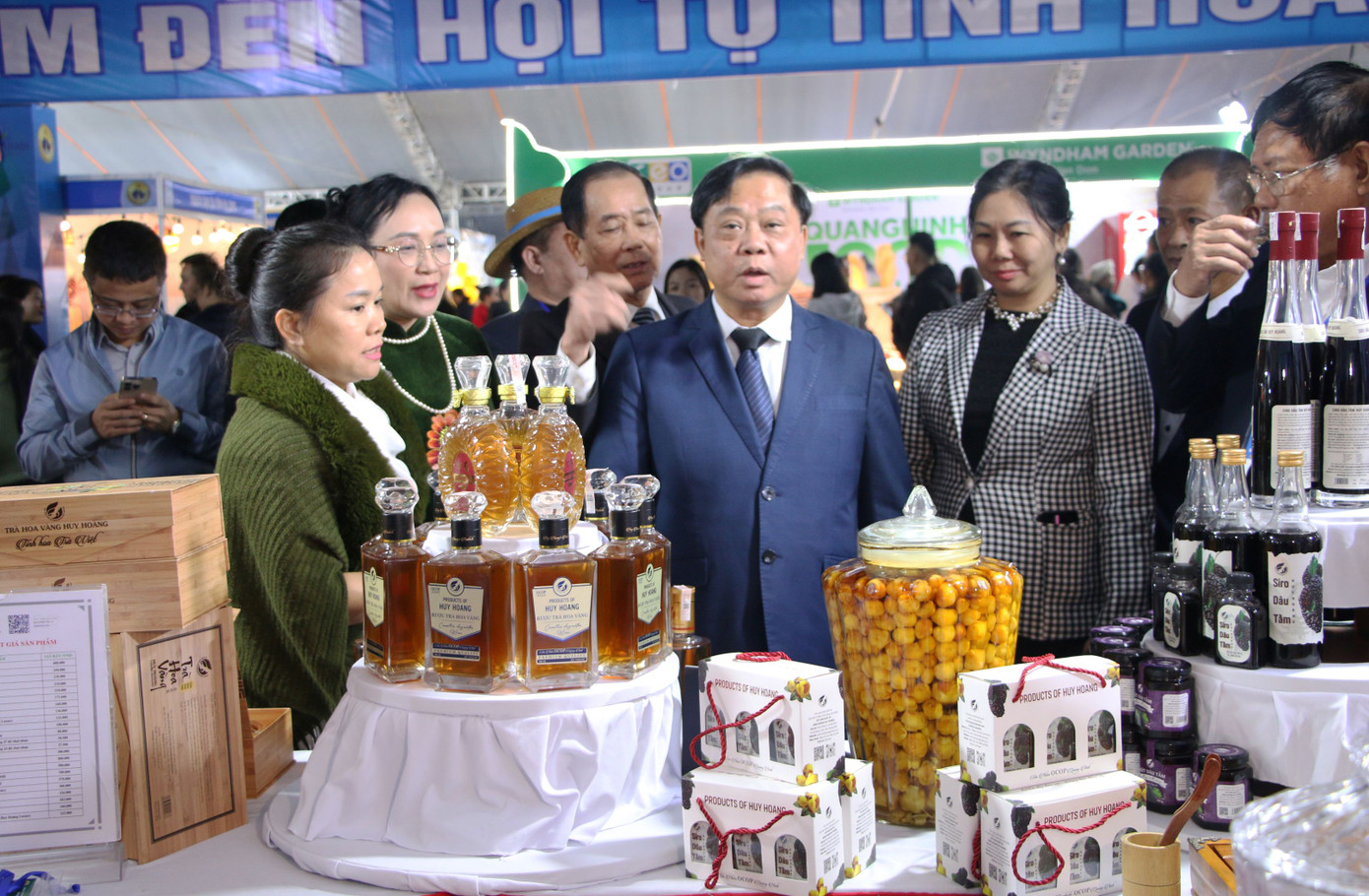 Ông Phạm Văn Thủy - Phó Cục trưởng Cục Du lịch quốc gia Việt Nam và đại diện lãnh đạo các sở ngành tham dự liên hoan ẩm thực. Ông Phạm Văn Thủy - Phó Cục trưởng Cục Du lịch quốc gia Việt Nam và đại diện lãnh đạo các sở ngành tham dự liên hoan ẩm thực.