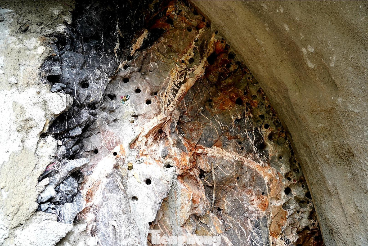 Theo ông Sông, với tiến độ hiện tại, mỗi tháng đơn vị thi công được khoảng 15-20m chiều sâu