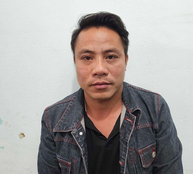 Khởi tố bị can đối với Phạm Văn Quảng (41 tuổi, trú tại TT.Tiên Yên, H.Tiên Yên, Quảng Ninh) về tội danh "làm giả và sử dụng tài liệu giả của cơ quan tổ chức". Khởi tố bị can đối với Phạm Văn Quảng (41 tuổi, trú tại TT.Tiên Yên, H.Tiên Yên, Quảng Ninh) về tội danh "làm giả và sử dụng tài liệu giả của cơ quan tổ chức".