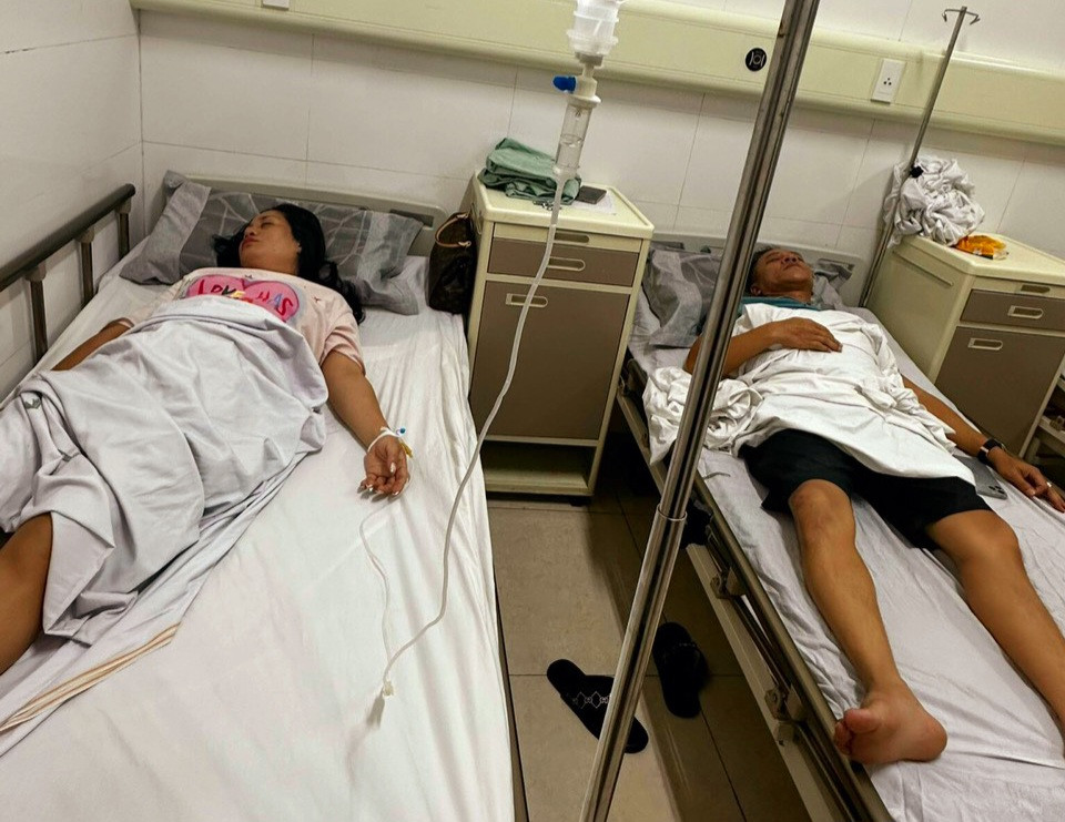 Vợ chồng ông Công bị tấn công phải nhập viện cấp cứu trong tình trạng đa chấn thương. Vợ chồng ông Công bị tấn công phải nhập viện cấp cứu trong tình trạng đa chấn thương.