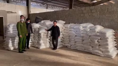 13 tấn phụ gia để chế biến lòng lợn thối.