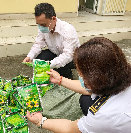 Tiêu hủy 3 tấn thuốc bảo vệ thực vật nhập lậu từ Trung Quốc ảnh 2