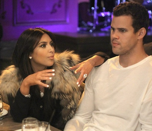 Kim đeo nhẫn đính hôn tại sinh nhật lần thứ 31 vào tháng trước. Kim đeo nhẫn đính hôn tại sinh nhật lần thứ 31 vào tháng trước