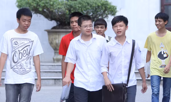 Thí sinh dự thi đại học năm 2013