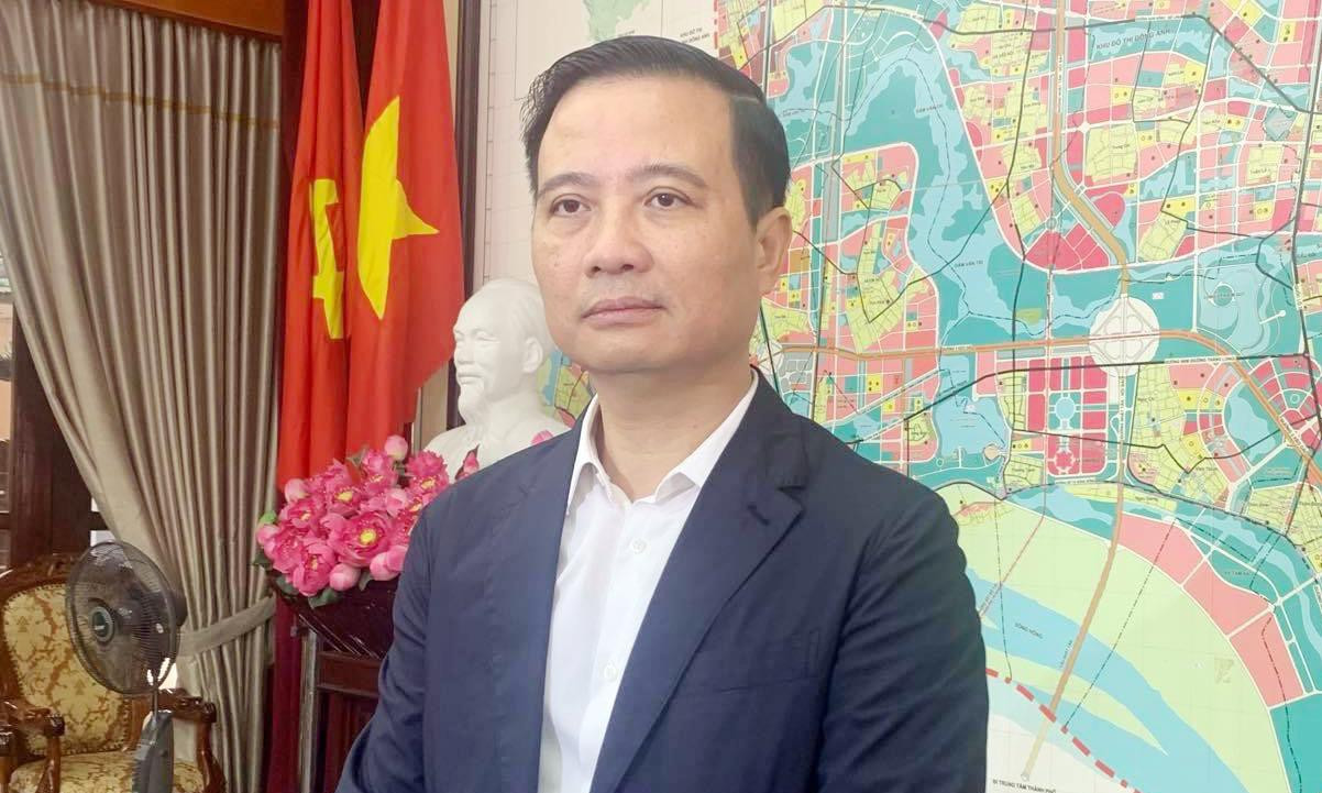 Chủ tịch UBND huyện Đông Anh ông Nguyễn Xuân Linh: "Chúng tôi khuyến nghị, khuyến cáo đến các nhà đầu tư khi quan tâm thị trường bất động sản Đông Anh nên tìm hiểu kỹ các thông tin về quy hoạch, pháp lý… ”. Chủ tịch UBND huyện Đông Anh ông Nguyễn Xuân Linh: "Chúng tôi khuyến nghị, khuyến cáo đến các nhà đầu tư khi quan tâm thị trường bất động sản Đông Anh nên tìm hiểu kỹ các thông tin về quy hoạch, pháp lý… ”.