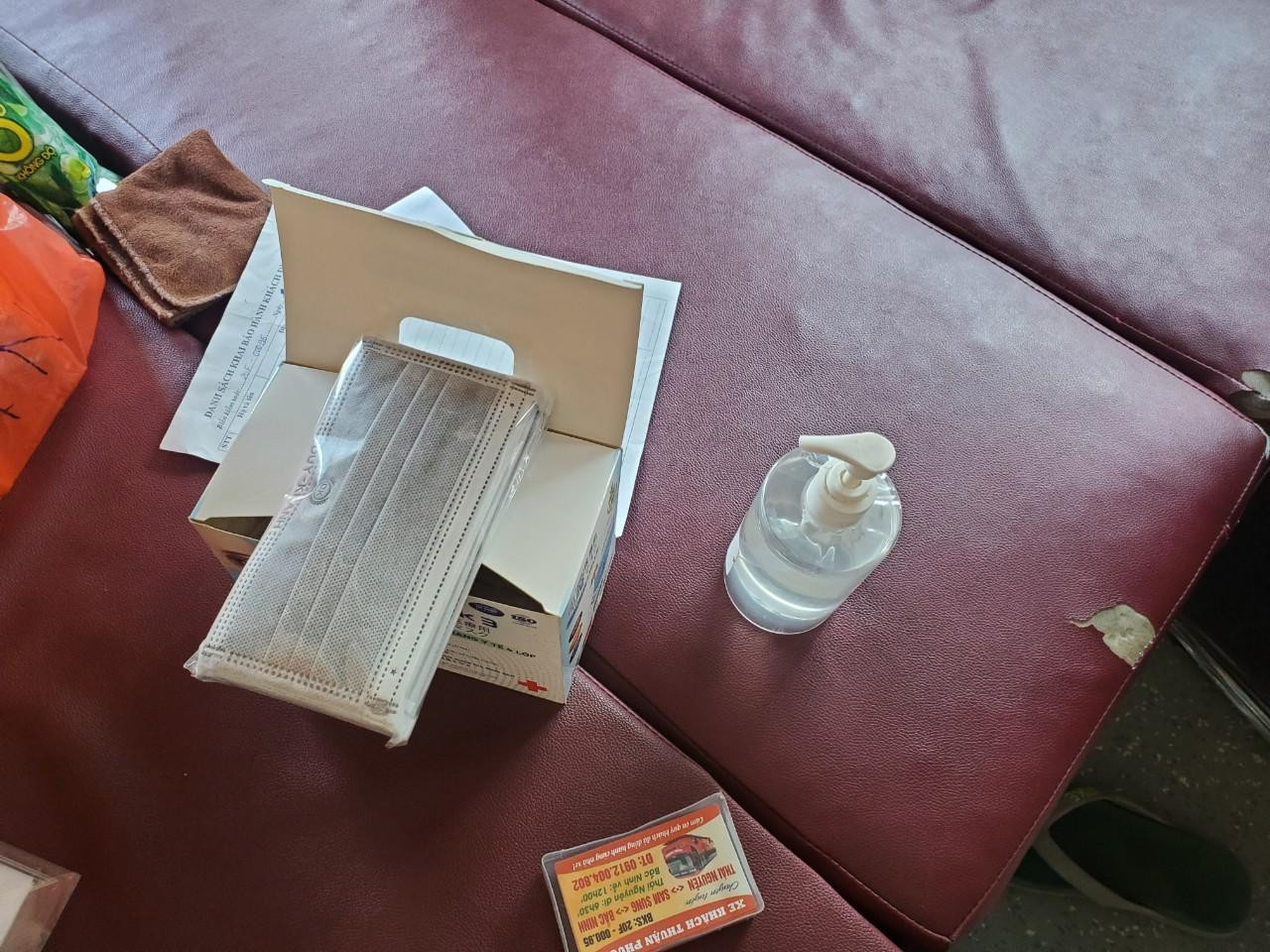 Nhà xe chuẩn bị đủ nước sát khuẩn, khẩu trang cho hành khách