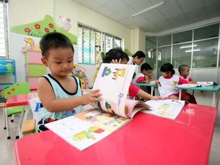 Các trường mầm non ào ạt đưa chương trình tiếng Anh vào giảng dạy cho học sinh - Ảnh: Đào Ngọc Thạch