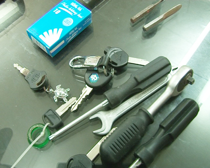 "Đồ nghề" của băng nhóm trộm cắp xe xịn.