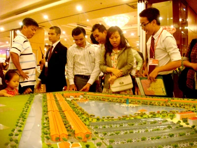 Tuy đóng băng nhưng thị trường nhà đất rất “nhạy cảm” với các dòng vốn đầu tư. Ảnh: Đại Dương