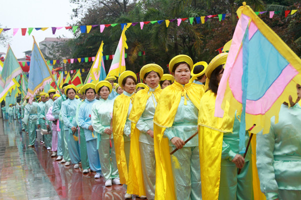 Mở đầu là đoàn nghi thức rước lễ