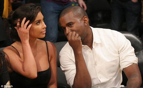 Kể từ khi công khai mối quan hệ với rapper Kayne West, hai người tỏ ra rất thân mật. Kể từ khi công khai mối quan hệ với rapper Kayne West, hai người tỏ ra rất thân mật