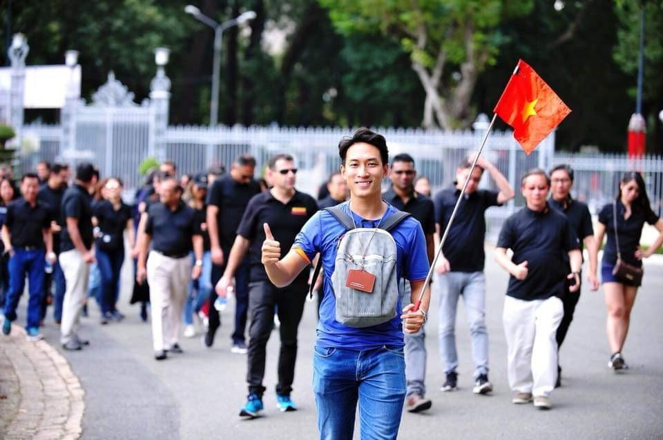 Anh Minh Nguyên là một hướng dẫn viên du lịch với kinh nghiệm 10 năm trong nghề. Anh Minh Nguyên là một hướng dẫn viên du lịch với kinh nghiệm 10 năm trong nghề.