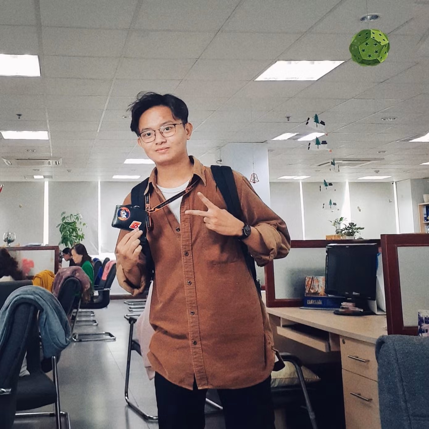 Minh Khoa vẫn học trực tuyến đầy đủ kể từ khi phát hiện mình là F0 vào ngày 25/8. Ảnh: NVCC
