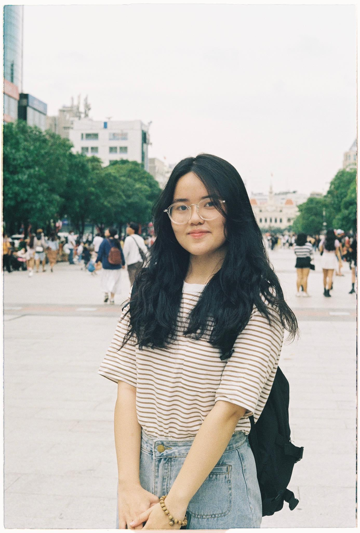 Gia Hân tái sử dụng sách cũ từ anh trai. Gia Hân tái sử dụng sách cũ từ anh trai.