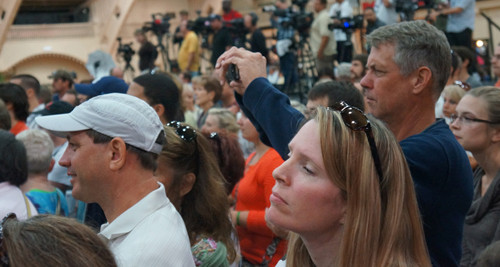 Mải mê nghe ông Clinton nói về Obama. Mải mê nghe ông Clinton nói về Obama