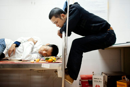 Dù công việc vất vả, bấp bênh nhưng cặp đôi 8x này đã yêu thương, chăm sóc nhau ngay cả trong những lúc ốm đau suốt 3 năm qua