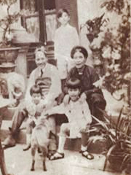 Ông bà Vĩnh và các con