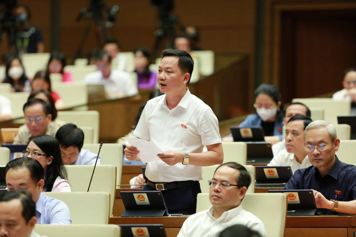 Đại biểu Trịnh Xuân An đặt vấn đề, giá vàng có làm cho doanh nghiệp, tổ chức nào không? Đại biểu Trịnh Xuân An đặt vấn đề, giá vàng có làm cho doanh nghiệp, tổ chức nào không?