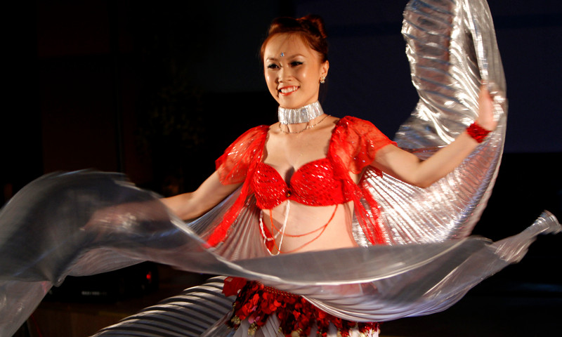 Rạng rỡ và uyển chuyển trong từ động tác múa 