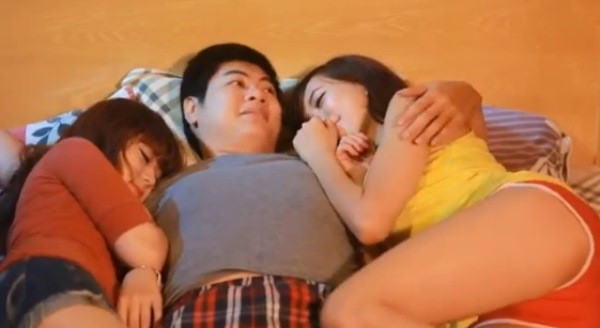 Một trong những clip bị gán mác khoe thân quá đà, 18+ nhức mắt mà Mai Thỏ góp mặt