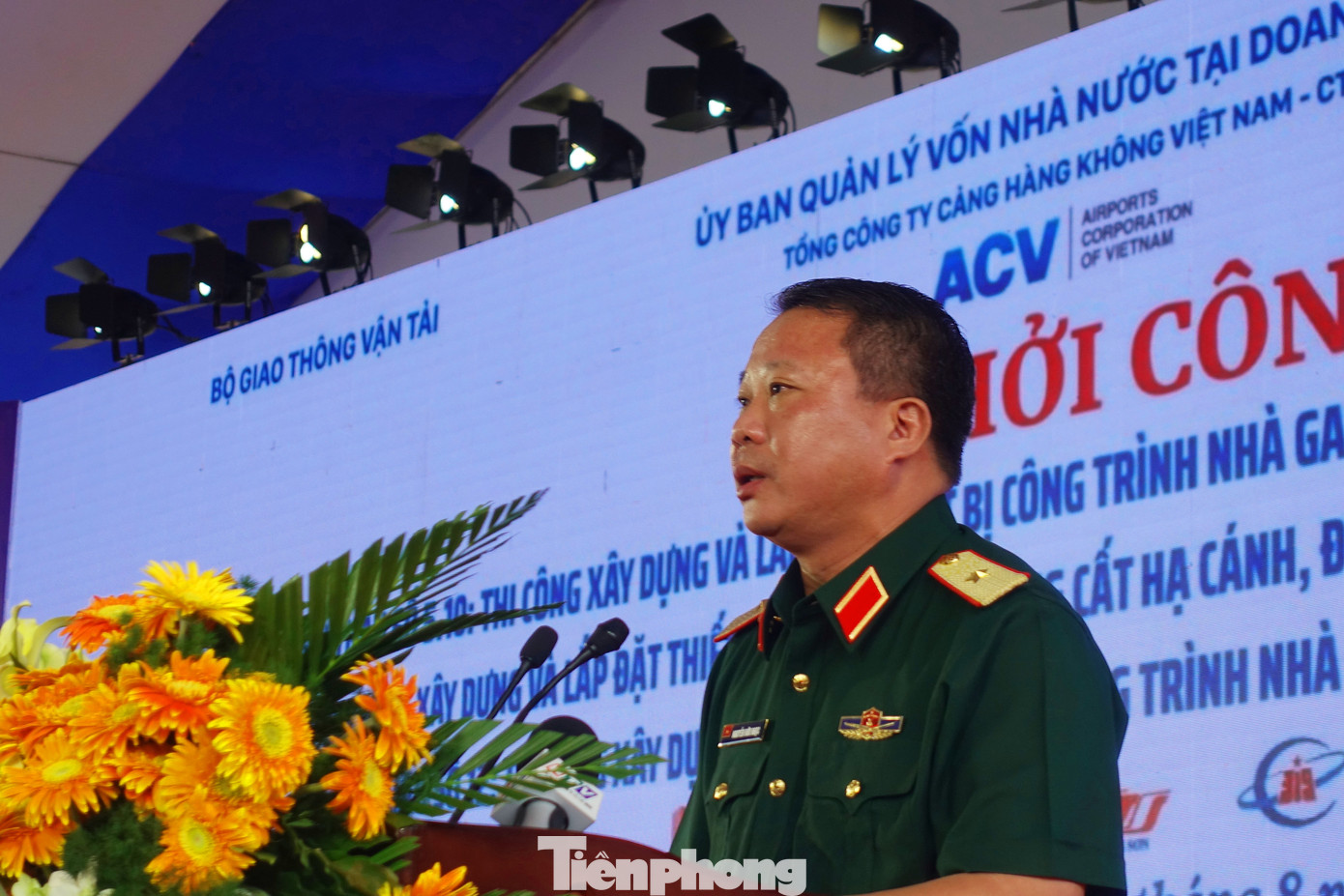 Thiếu tướng Nguyễn Hữu Ngọc - Tổng Giám đốc Tổng công ty Xây dựng Trường Sơn phát biểu tại lễ khởi công. Thiếu tướng Nguyễn Hữu Ngọc - Tổng Giám đốc Tổng công ty Xây dựng Trường Sơn phát biểu tại lễ khởi công.