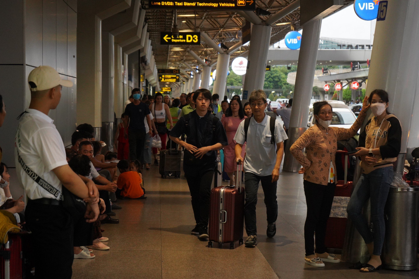 Đại diện Cảng HKQT Tân Sơn Nhất cho biết hôm nay là ngày cao điểm đi, cảng dự kiến khai thác khoảng 740 chuyến bay với khoảng 130.000 lượt khách.