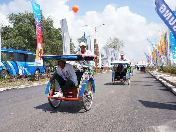 Xích lô phương tiện di chuyển chủ yếu của phong viên. 