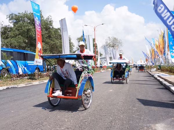 Xích lô phương tiện di chuyển chủ yếu của phong viên. 
