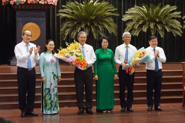 Thủ tướng phê chuẩn kết quả bầu hai phó chủ tịch UBND TPHCM ảnh 2