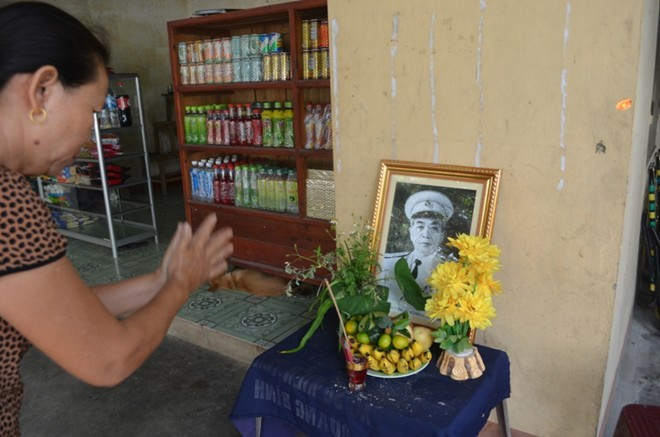 Một số gia đình lập bàn thờ thờ Đại tướng