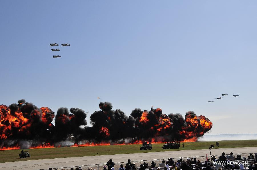 Quang cảnh tại sân bay Ellington thuộc Houston, bang Texas, Mỹ trong ngày triển lãm. Quang cảnh tại sân bay Ellington thuộc Houston, bang Texas, Mỹ trong ngày triển lãm