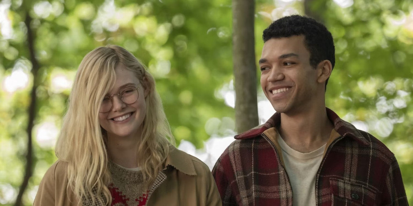 All the Bright Places (2020) là câu chuyện tình yêu khó khăn nhưng cũng đẹp đẽ của Theodore (Justice Smith) và Violet (Elle Fanning). Theodore gặp Violet khi cô ấy đang đứng trên thành cầu. Dù có khởi đầu không vui, hai người thay đổi cuộc sống của nhau mãi mãi. Khi trải qua cuộc chiến với sức khỏe tinh thần cá nhân, những vết sẹo trong quá khứ, họ nhận ra ngay cả trong những khoảnh khắc nhỏ bé và vô hình vẫn có thể tìm thấy ý nghĩa cuộc sống. Phim không kết thúc như số đông kỳ vọng vì hai người trong mối quan hệ đều cần chăm sóc bản thân trước tiên.