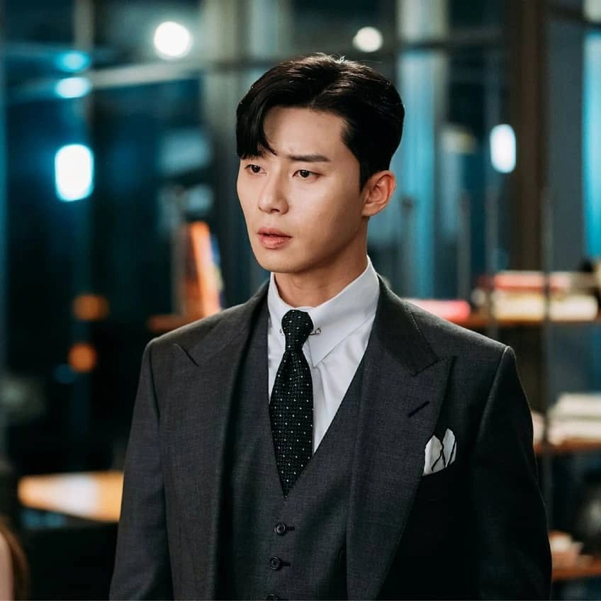 Lee Young Joon trong What's Wrong with Secretary Kim? (Thư ký Kim sao thế?): Với tính cách tự luyến, yêu sự hoàn hảo, kiểu bạn trai như sếp Lee sẽ dốc toàn lực để thể hiện với người yêu rằng anh là bạn trai tốt nhất trên thế giới.